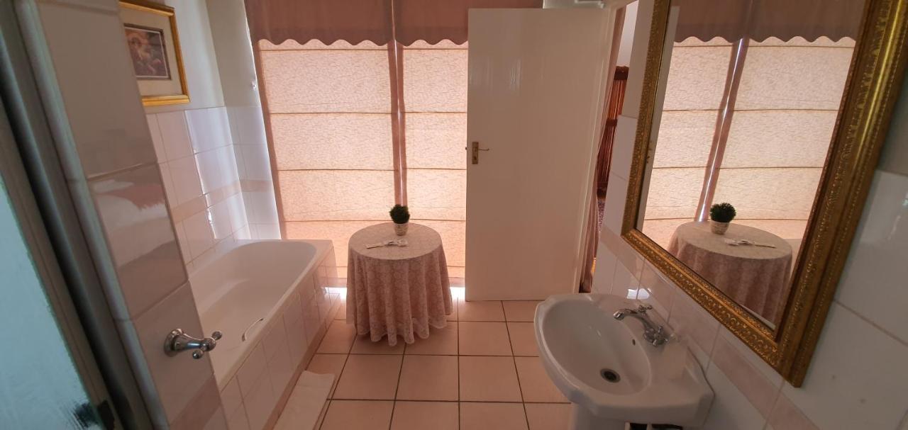 Acacia Westdene B&B Bloemfontein Exterior foto